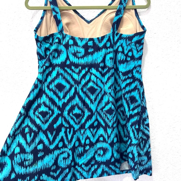 Islander Blue Fitted Tank Top with V-Neckline - Picture 3 of 9